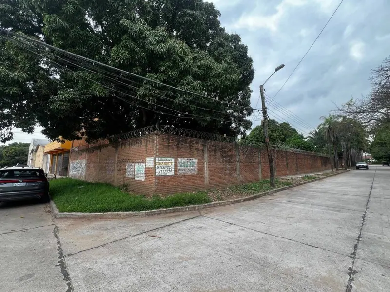488 m² corner lot for rent in the North Zone