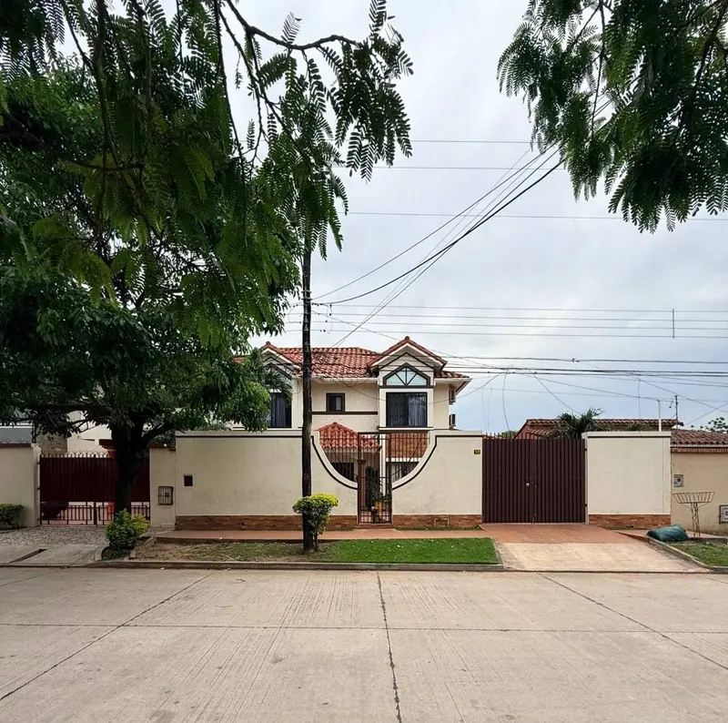 Casa de 3 dormitorios en venta en la Zona Sur, Av. Santos Dumont: foto 1 de 6