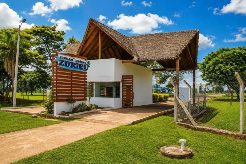 Terreno de 300 m² en venta en el Complejo Acuático Zuriel, Cotoca: foto 1 de 15