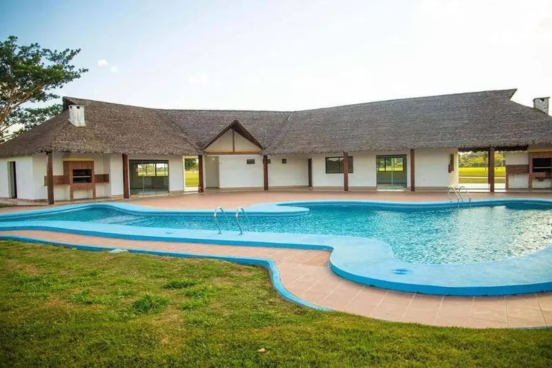 Terreno de 300 m² en venta en el Complejo Acuático Zuriel, Cotoca: foto 5 de 15