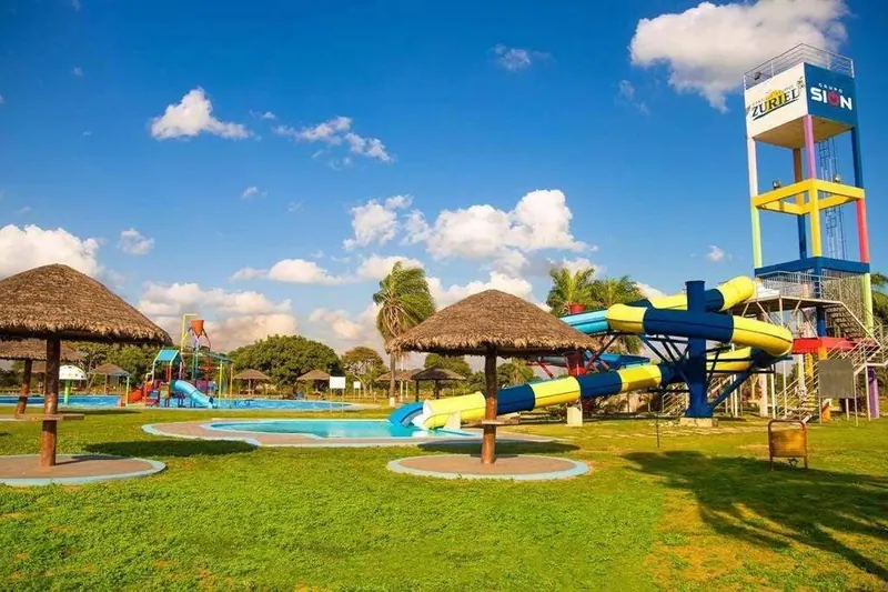 Terreno de 300 m² en venta en el Complejo Acuático Zuriel, Cotoca: foto 6 de 15