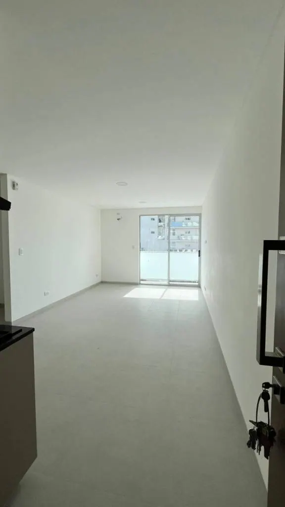 Departamento de 2 dormitorios en venta en Uptown Drei, Equipetrol: foto 1 de 13