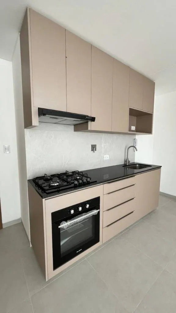 Departamento de 2 dormitorios en venta en Uptown Drei, Equipetrol: foto 3 de 13