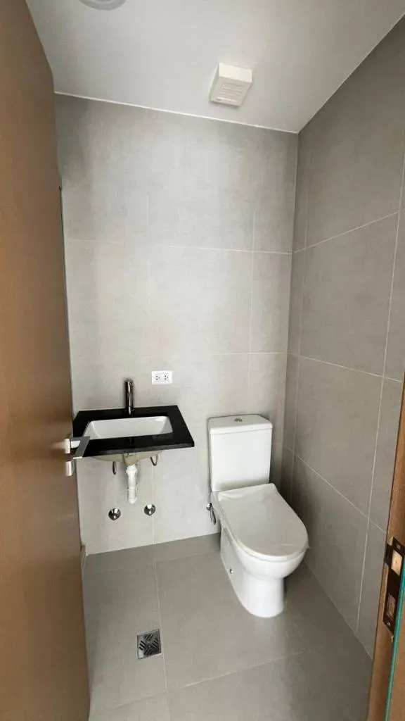 Departamento de 2 dormitorios en venta en Uptown Drei, Equipetrol: foto 11 de 13