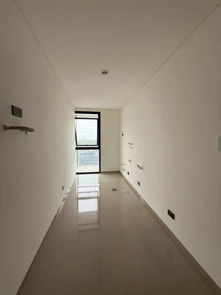 Departamento amoblado de 3 dormitorios en venta en In Towers, Urubó: foto 5 de 9