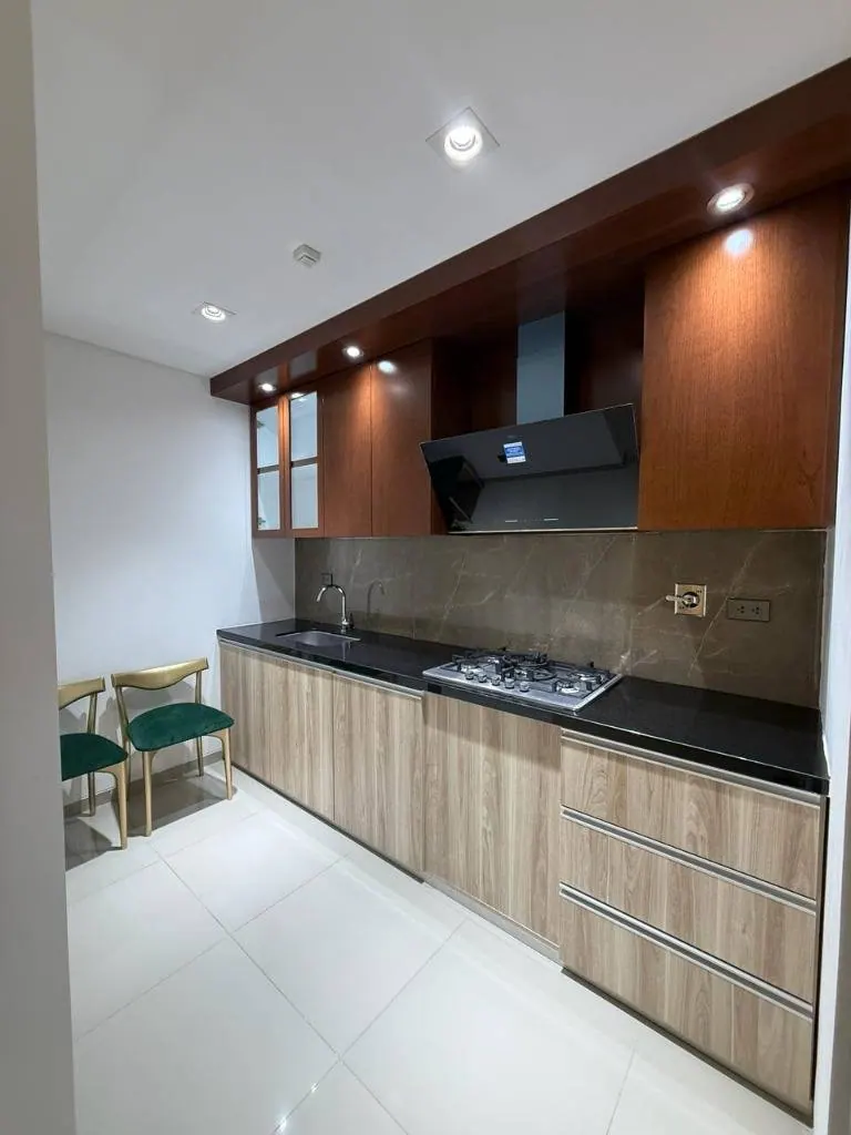 Departamento amoblado de 3 dormitorios en venta en In Towers, Urubó: foto 6 de 9
