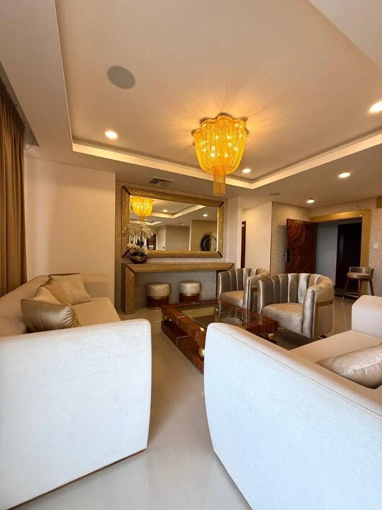 Penthouse amoblado de 3 dormitorios en venta en IN Towers, Urubó: foto 3 de 40