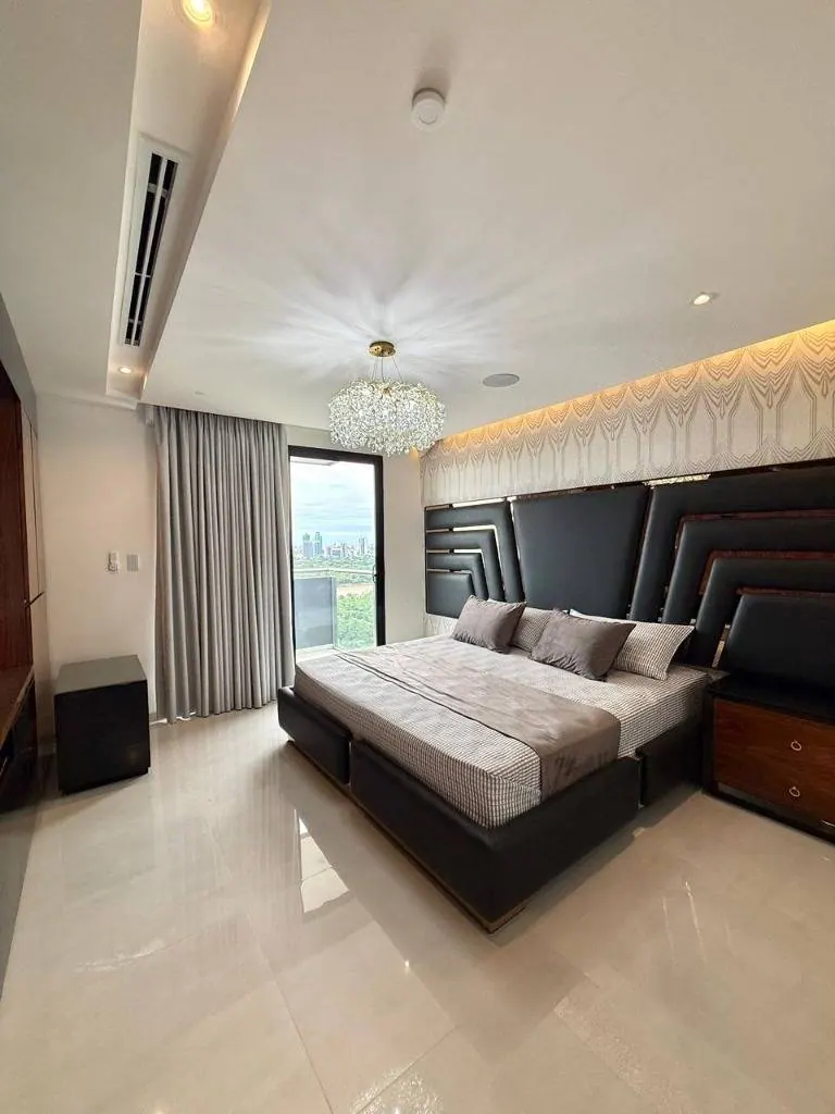 Penthouse amoblado de 3 dormitorios en venta en IN Towers, Urubó: foto 4 de 40