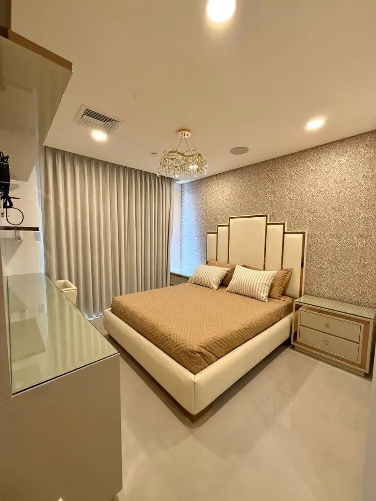 Penthouse amoblado de 3 dormitorios en venta en IN Towers, Urubó: foto 5 de 40