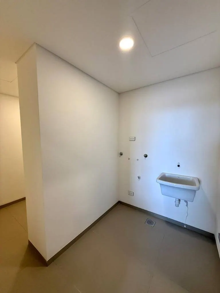 Penthouse amoblado de 3 dormitorios en venta en IN Towers, Urubó: foto 12 de 40