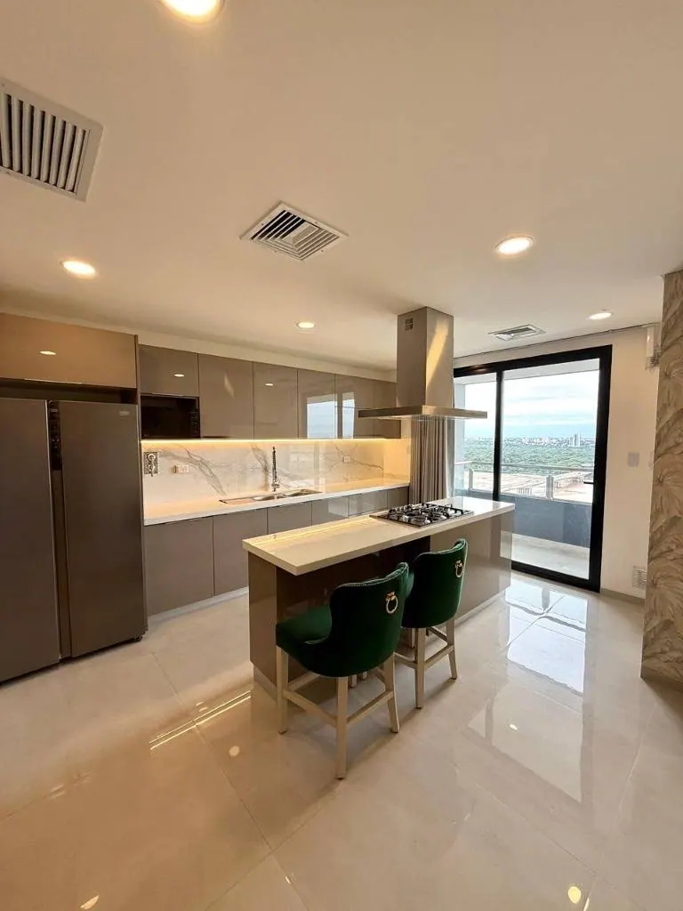 Penthouse amoblado de 3 dormitorios en venta en IN Towers, Urubó: foto 15 de 40