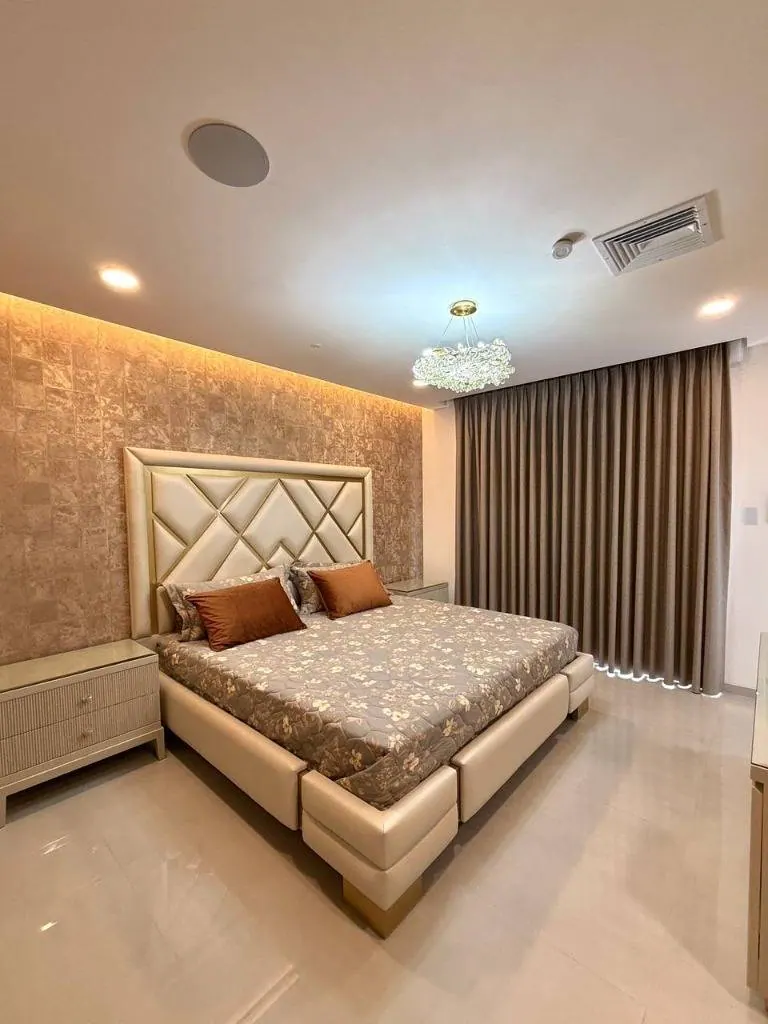 Penthouse amoblado de 3 dormitorios en venta en IN Towers, Urubó: foto 20 de 40