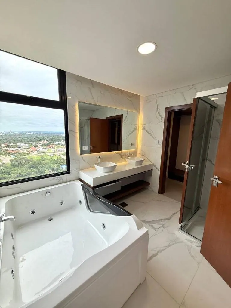 Penthouse amoblado de 3 dormitorios en venta en IN Towers, Urubó: foto 22 de 40