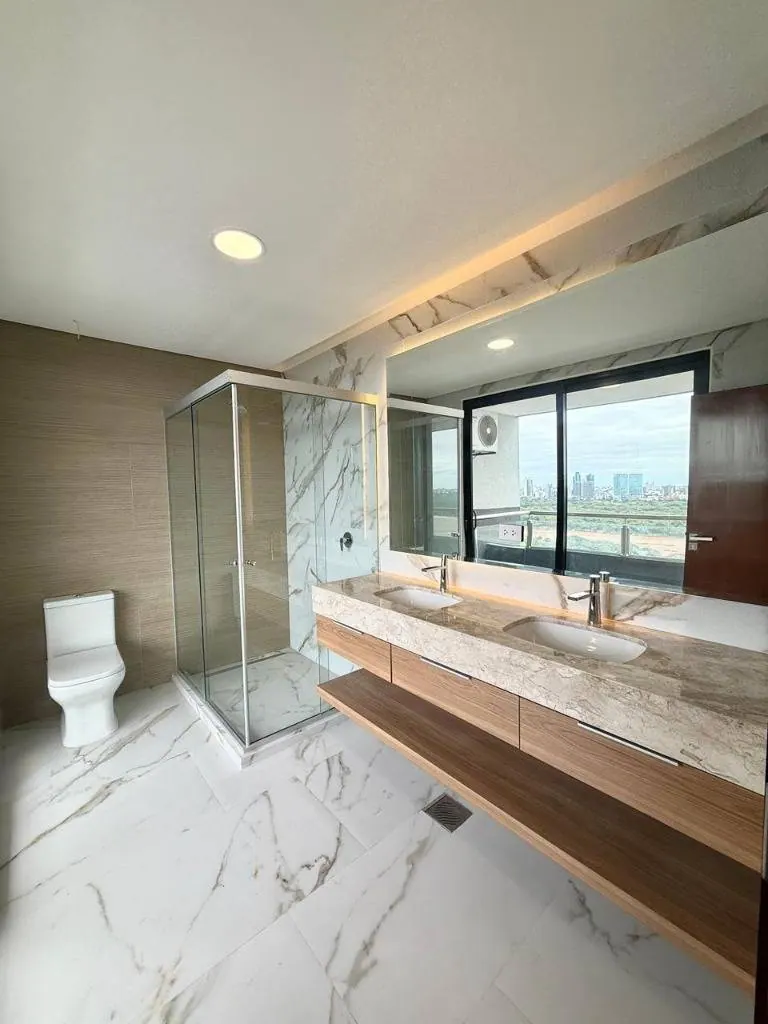 Penthouse amoblado de 3 dormitorios en venta en IN Towers, Urubó: foto 31 de 40