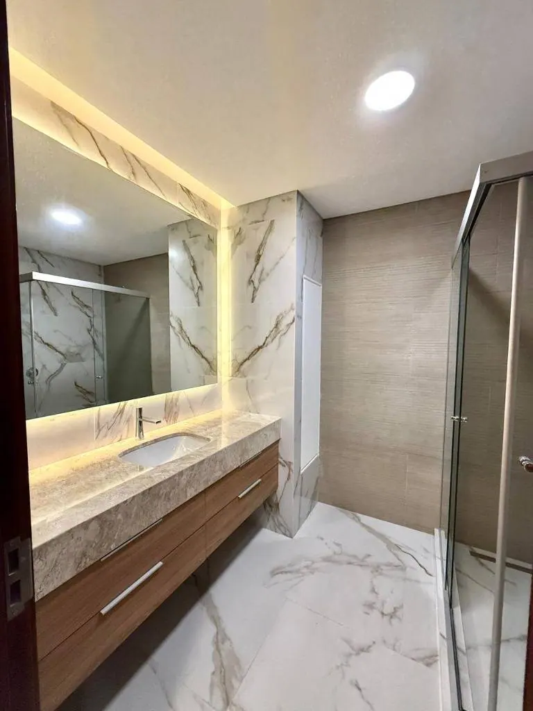 Penthouse amoblado de 3 dormitorios en venta en IN Towers, Urubó: foto 32 de 40