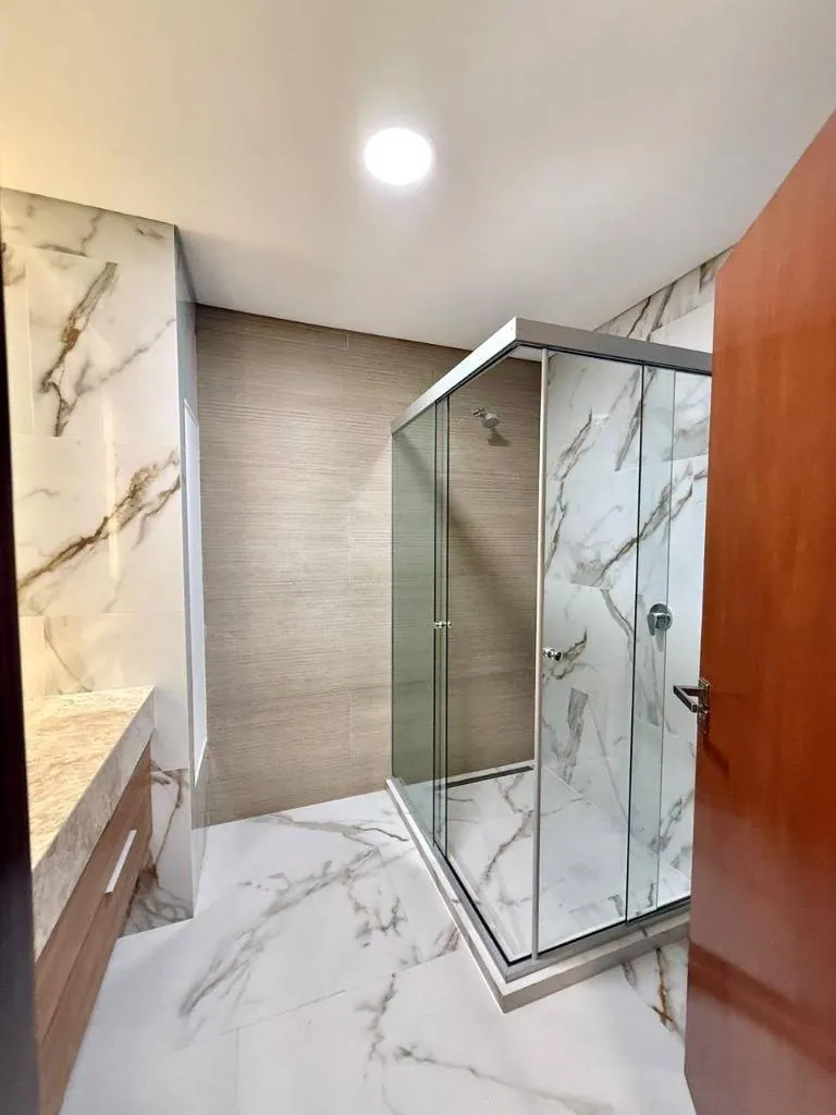 Penthouse amoblado de 3 dormitorios en venta en IN Towers, Urubó: foto 33 de 40