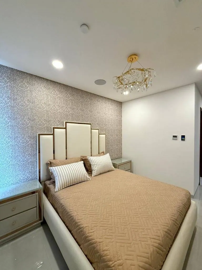Penthouse amoblado de 3 dormitorios en venta en IN Towers, Urubó: foto 34 de 40