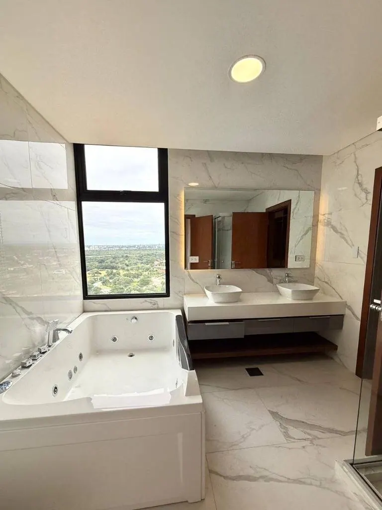 Penthouse amoblado de 3 dormitorios en venta en IN Towers, Urubó: foto 35 de 40