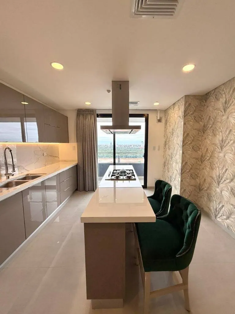 Penthouse amoblado de 3 dormitorios en venta en IN Towers, Urubó: foto 36 de 40