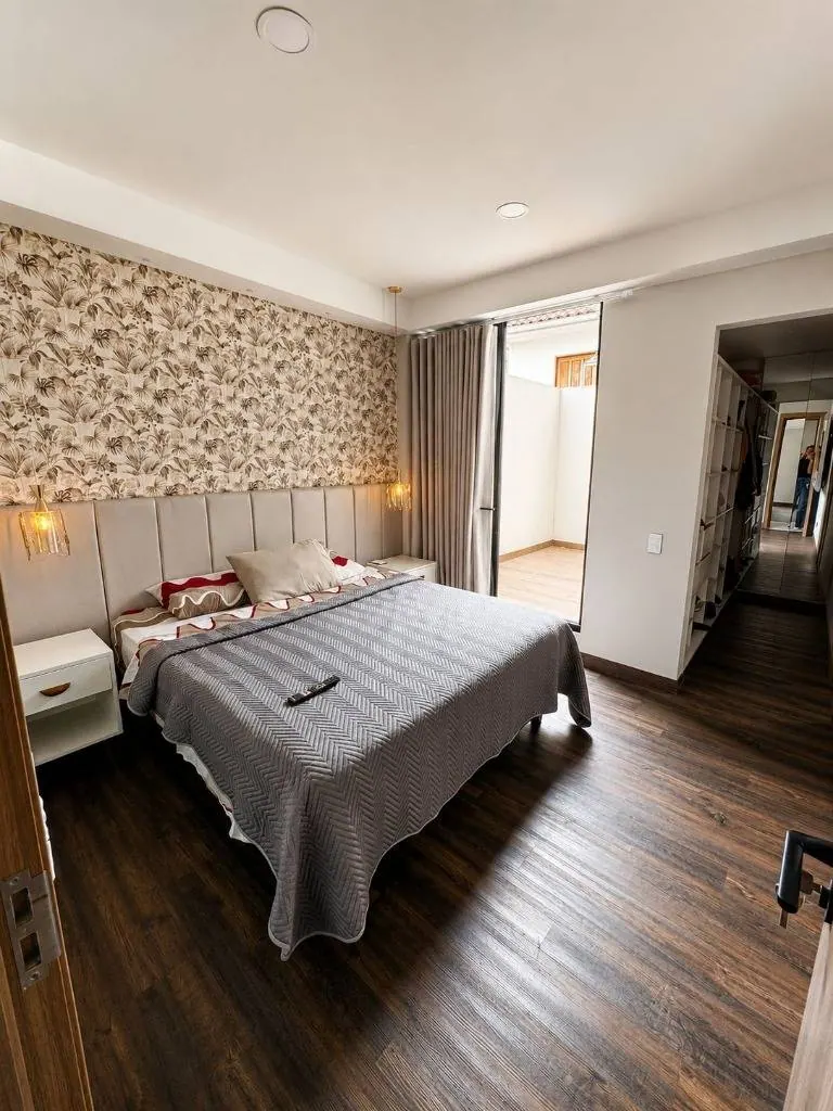 Departamento de 2 dormitorios en venta en Luxe Suites, Equipetrol: foto 4 de 10