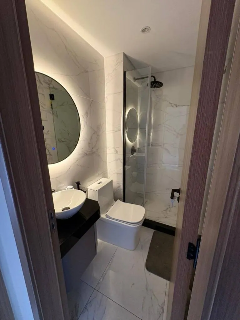 Departamento de 2 dormitorios en venta en Luxe Suites, Equipetrol: foto 9 de 10