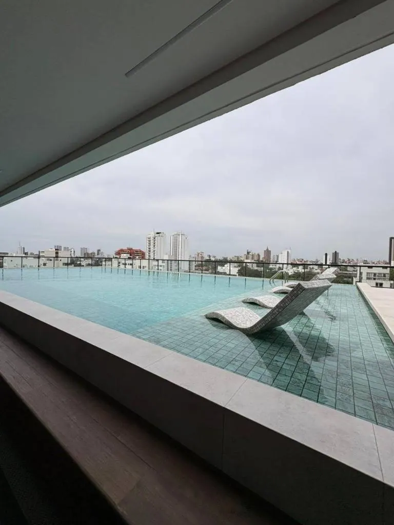 Departamento de 2 dormitorios en venta en Luxe Suites, Equipetrol: foto 10 de 10