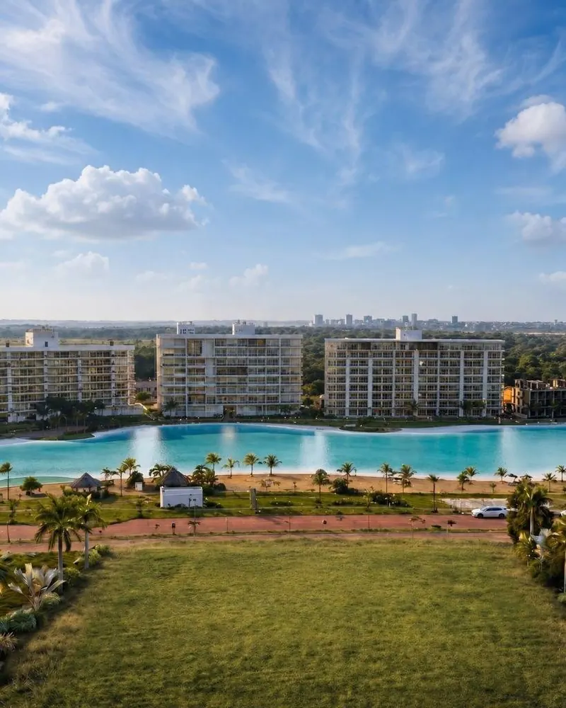 Terreno de 552,54 m² en primera línea en venta en Mar Adentro, Urubó: foto 1 de 5