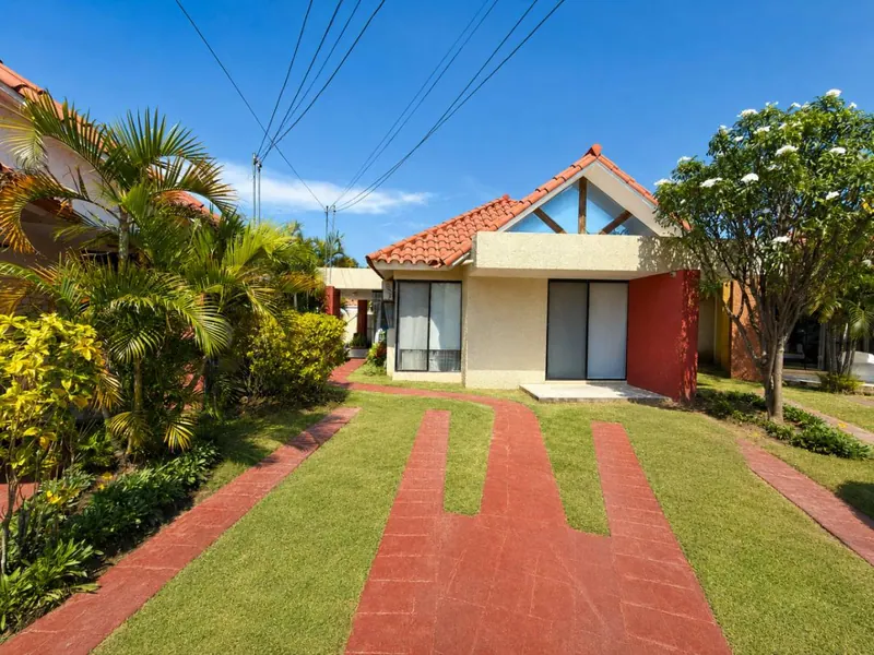 Casa de 3 dormitorios en venta en el condominio Monet, Zona Norte: foto 2 de 14
