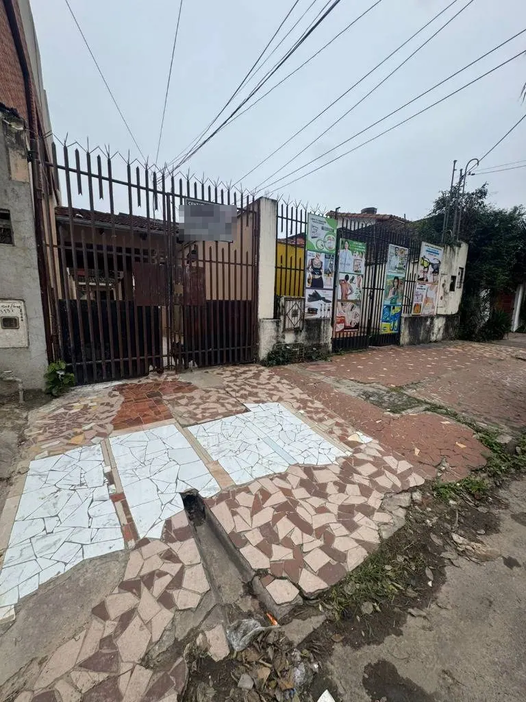 House with two independent units for sale in the East Zone