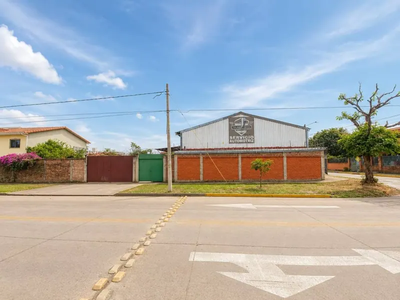 Galpón de 400 m² en alquiler en la Av. San Aurelio, 4to anillo