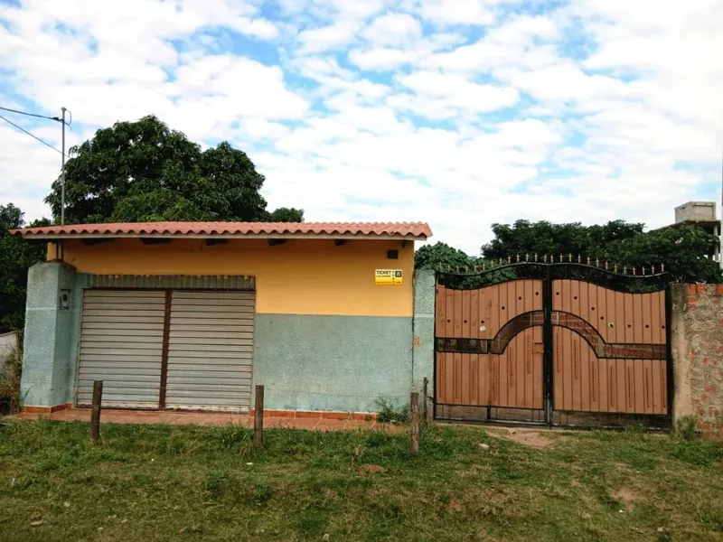 Casa de 3 dormitorios con tienda en venta en el Plan 3000