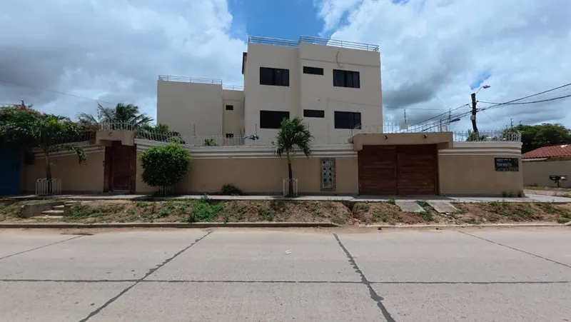 Edificio de 6 departamentos en venta en esquina, Zona Este: foto 1 de 15