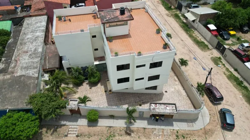 Edificio de 6 departamentos en venta en esquina, Zona Este: foto 2 de 15