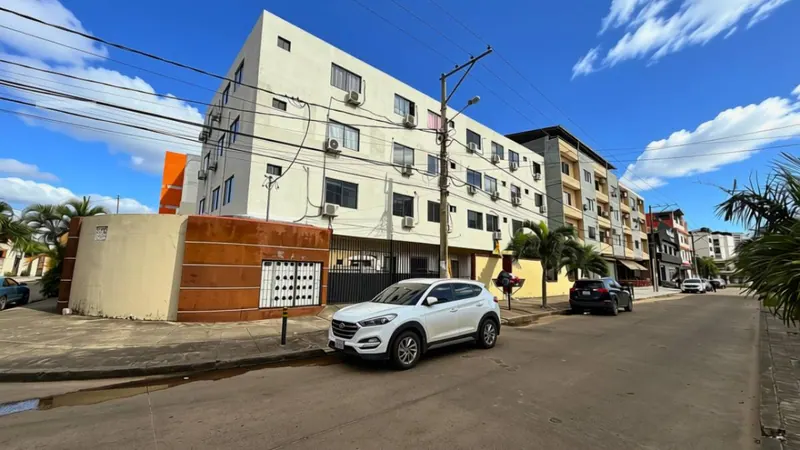 Edificio de 24 departamentos en venta en la Zona Oeste, Av. Busch: foto 1 de 3