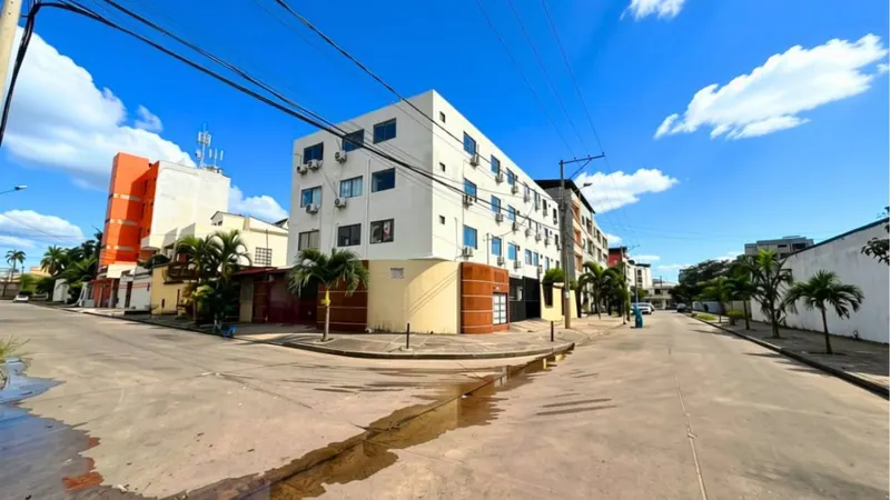 Edificio de 24 departamentos en venta en la Zona Oeste, Av. Busch: foto 2 de 3