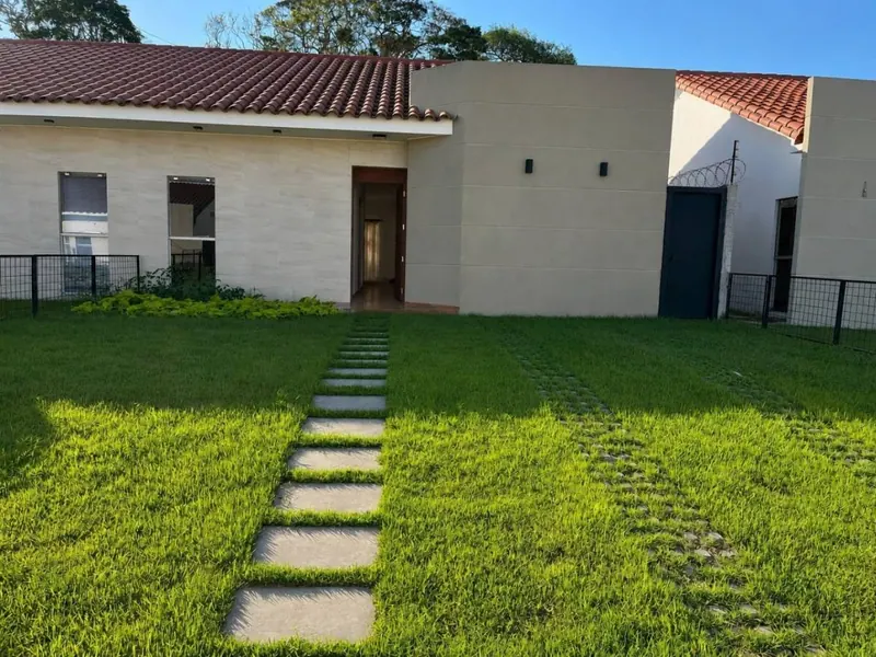 3-bedroom house for sale in the Los Tajibos gated community, Warnes: foto 2 de 13