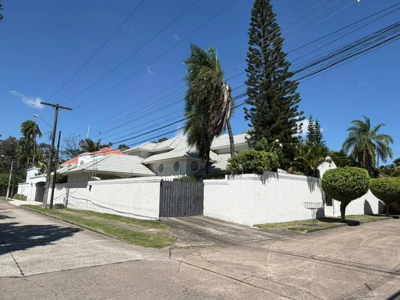 Casa de 3 dormitorios con piscina en venta en el barrio Las Palmas: foto 3 de 13