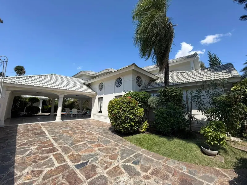 Casa de 3 dormitorios con piscina en venta en el barrio Las Palmas: foto 4 de 13