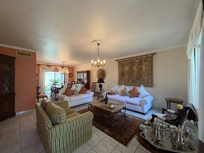Casa de 3 dormitorios con piscina en venta en el barrio Las Palmas: foto 8 de 13