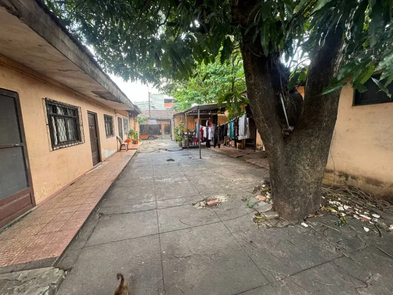 House for sale 1½ blocks from the 2nd ring, 442.72 m² lot: foto 10 de 12