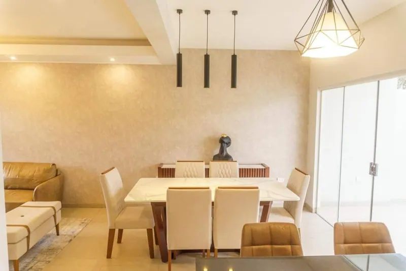 Casa amoblada de 3 dormitorios en venta en la Av. Beni, 9no anillo: foto 2 de 9