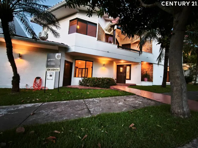 3-bedroom house for sale in the Ciudad Jardín gated community: foto 1 de 39