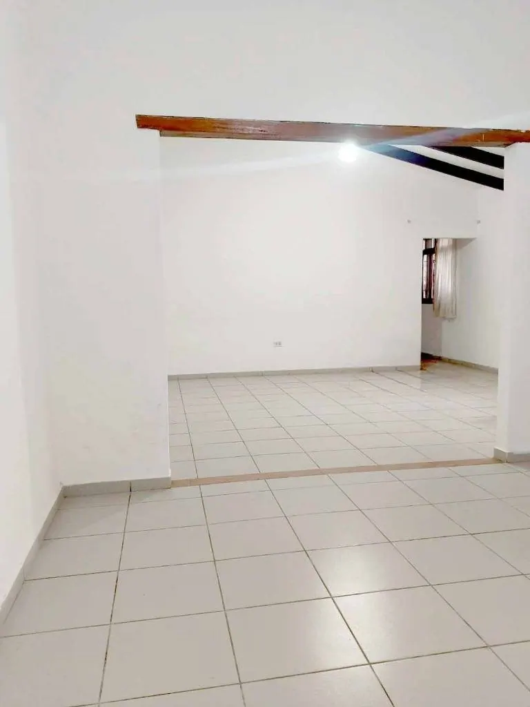 Departamento de 3 dormitorios en alquiler en la av. Moscú, Zona Sur: foto 3 de 10