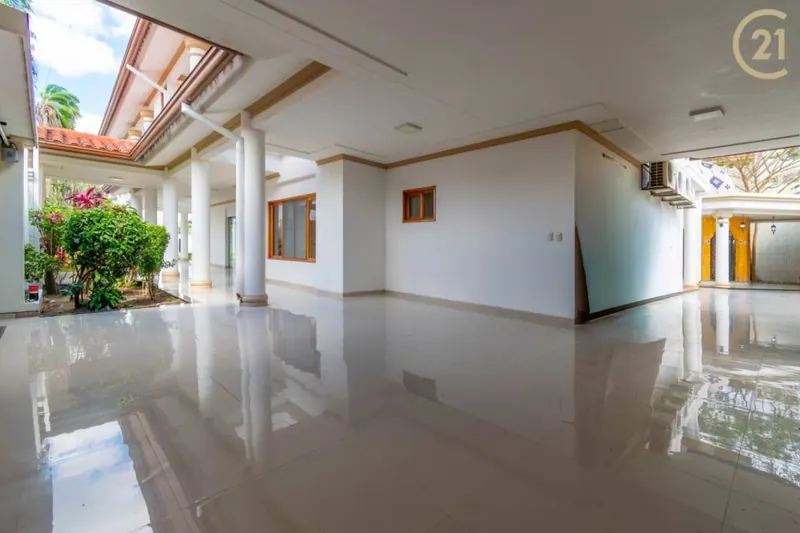 Corporate house for rent on Avenida Alemana, North Zone: foto 3 de 36