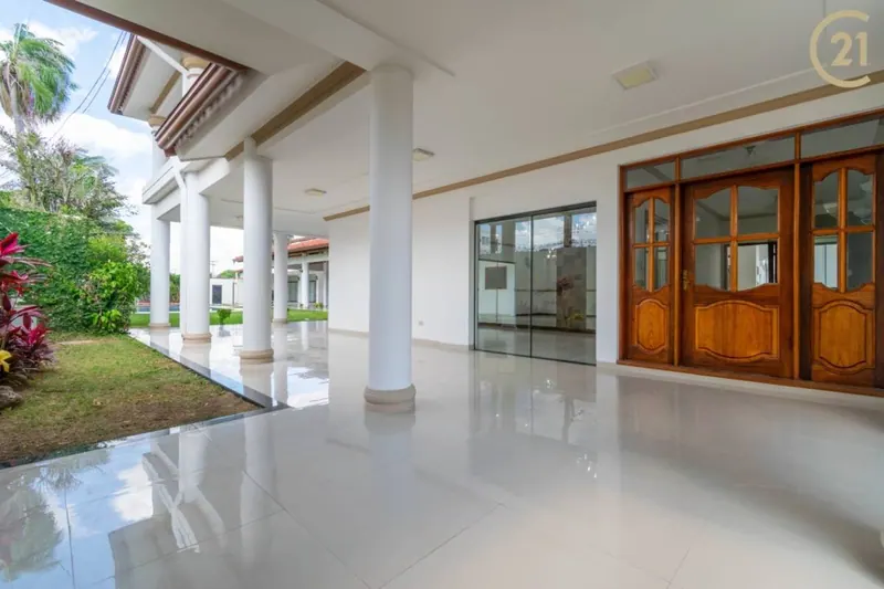 Corporate house for rent on Avenida Alemana, North Zone: foto 5 de 36