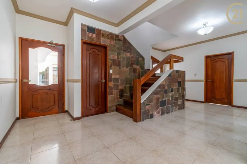 Corporate house for rent on Avenida Alemana, North Zone: foto 18 de 36