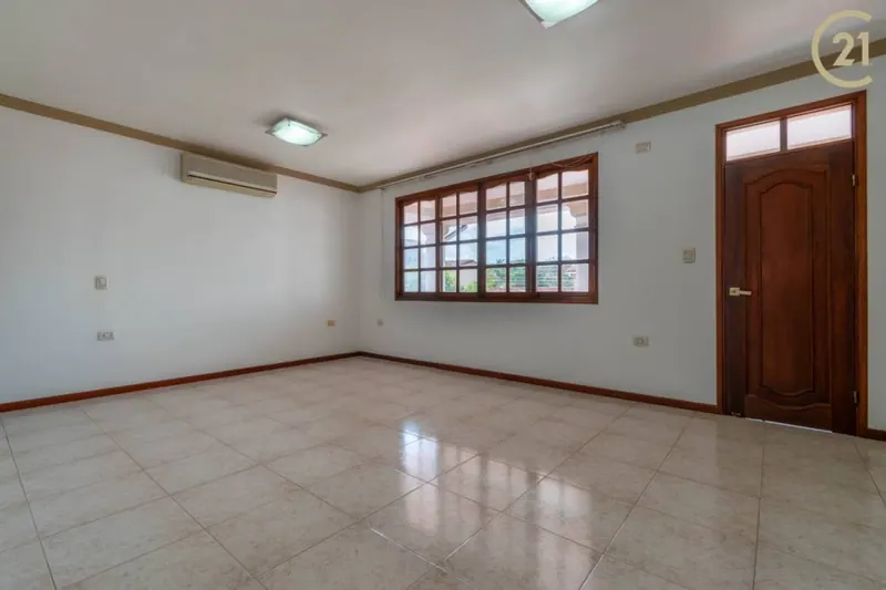Corporate house for rent on Avenida Alemana, North Zone: foto 23 de 36