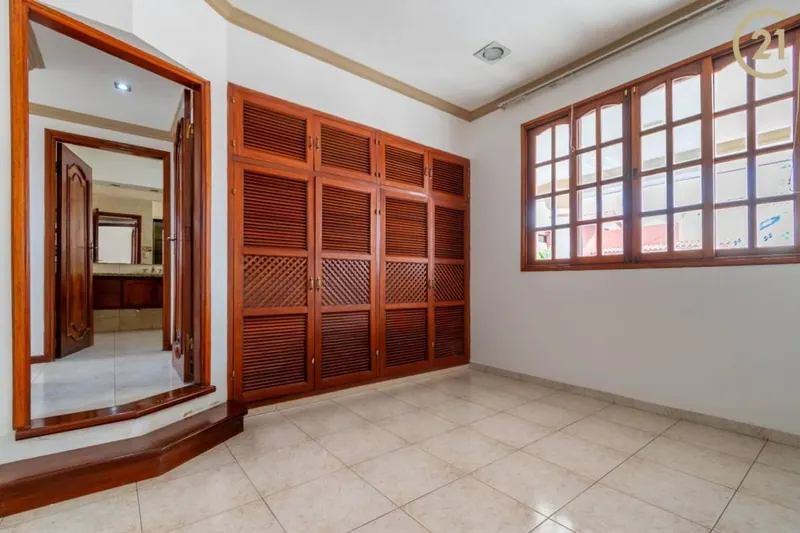 Corporate house for rent on Avenida Alemana, North Zone: foto 26 de 36