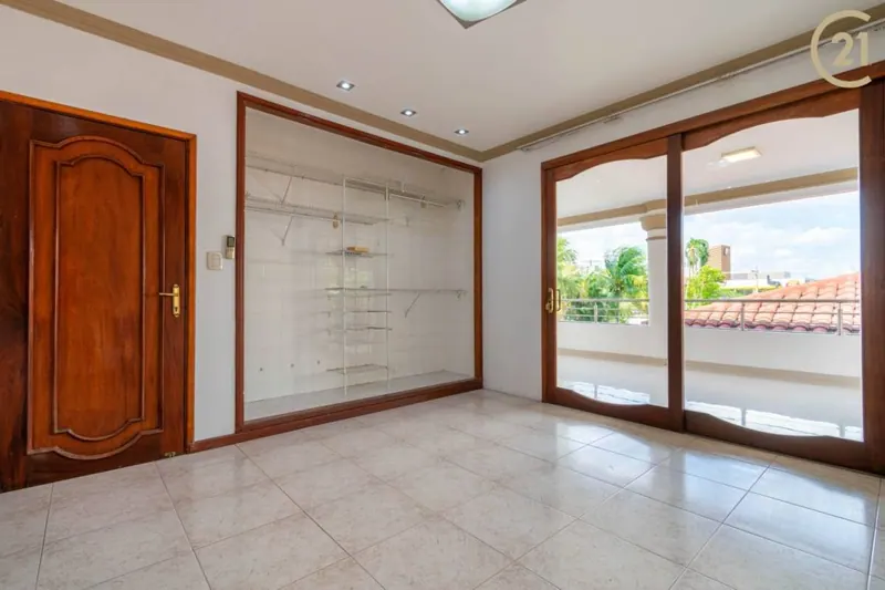 Corporate house for rent on Avenida Alemana, North Zone: foto 28 de 36