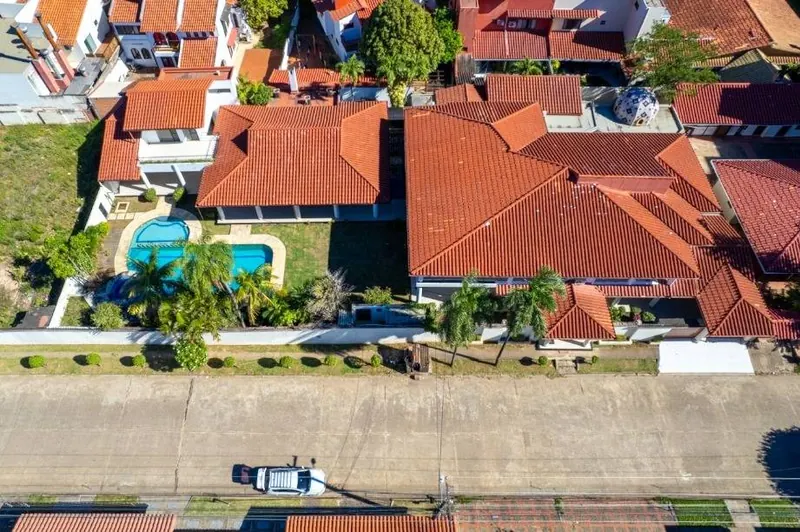 Corporate house for rent on Avenida Alemana, North Zone: foto 36 de 36